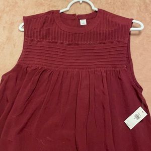 Old navy women’s sleeveless top, new with tags